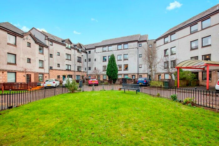 2 Bedroom Flat To Rent In Terrars Croft, Newington, Edinburgh, EH8