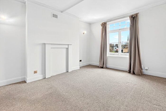 1 Bedroom Flat To Rent In Waterloo Terrace, Islington, London, N1