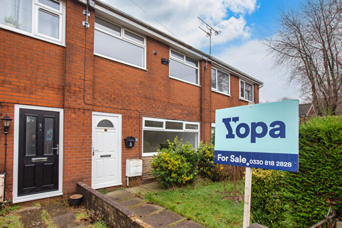 3 Bedroom Town House For Sale In Dryclough Walk, Oldham, OL2