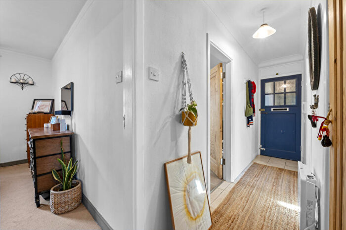 2 Bedroom Apartment For Sale In West Barnes Lane, New Malden, Raynes Park, KT3