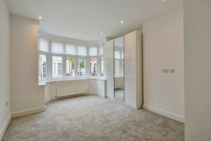2 Bedroom Flat To Rent In Aldershot Road London, NW6