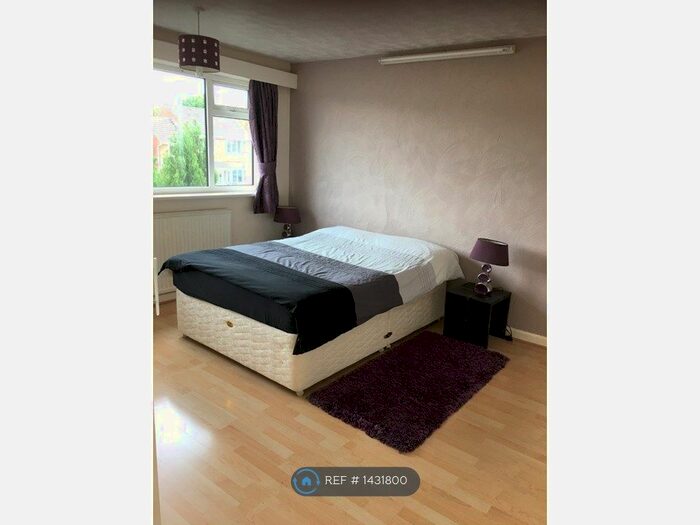 3 Bedroom Detached House To Rent In Buckingham Road West, Stockport, SK4