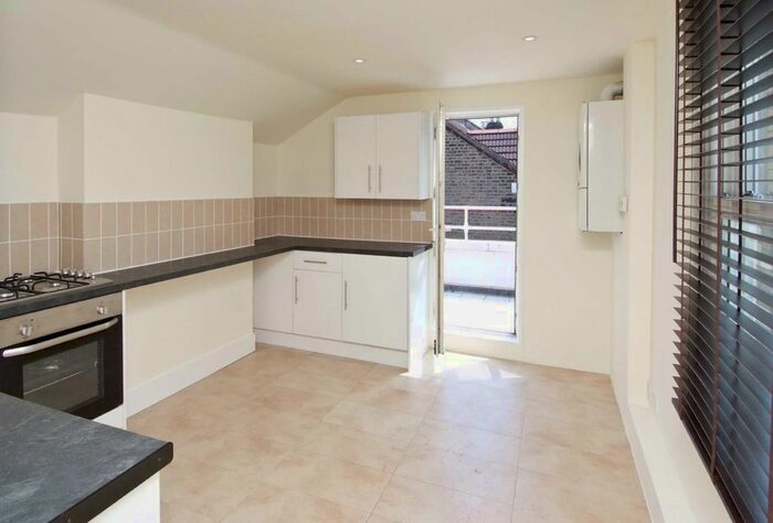 2 Bedroom Flat To Rent In Lavender Hill, London, SW11