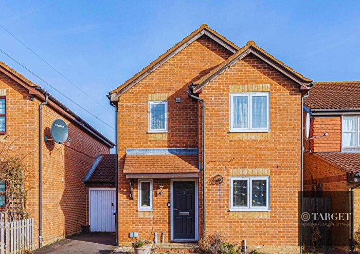 3 Bedroom Semi-Detached House For Sale In Blanchard Grove, Enfield, EN3