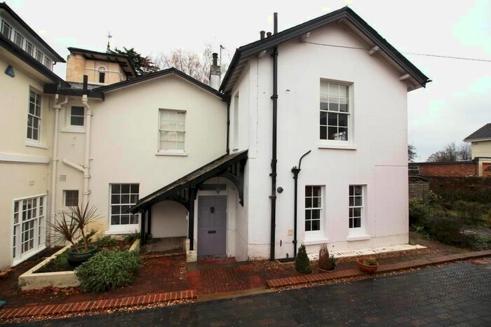 3 Bedroom Semi-Detached House To Rent In Cockney Hill, Tilehurst, Reading, RG30