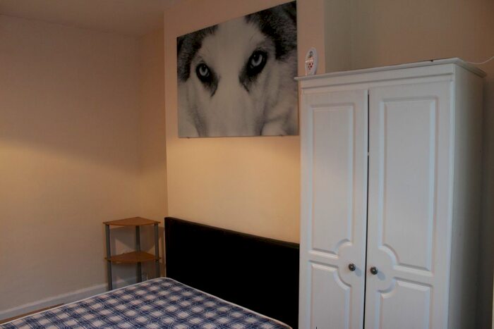 6 Bedroom Terraced House To Rent In Kimbolton Avenue, Nottingham, NG7