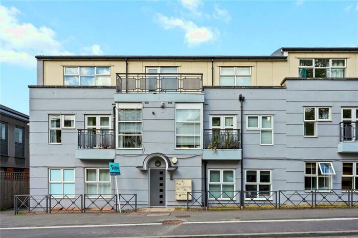 2 Bedroom Apartment To Rent In Kingston Hill, Kingston Upon Thames, KT2