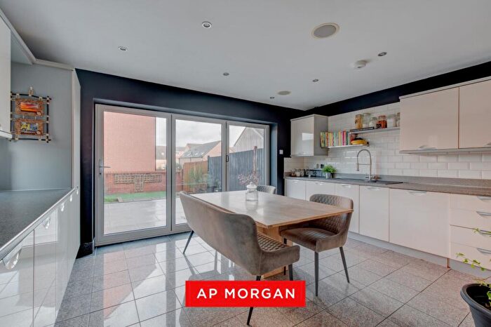 4 Bedroom Semi Detached House To Rent In Dixon Close, Enfield, Redditch, B97