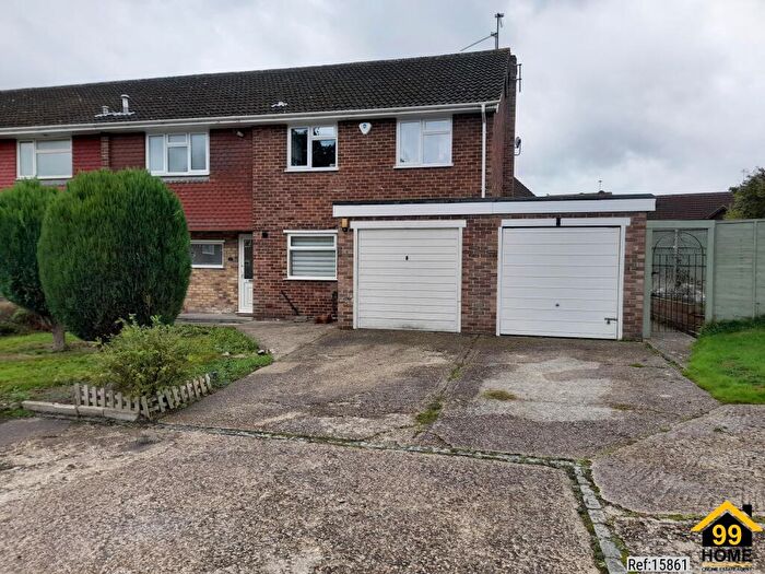 2 Bedroom Ground Maisonette To Rent In Halpin Close, Reading, Berkshire, RG31