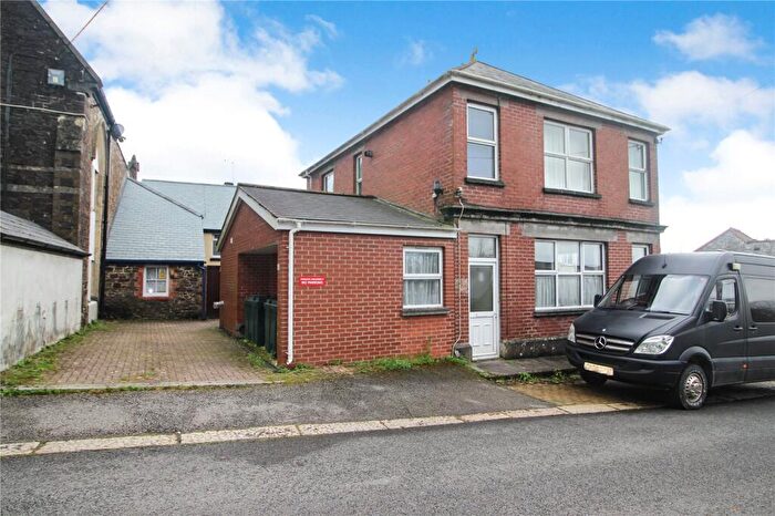 2 Bedroom Flat To Rent In Station Road, Holsworthy, Devon, EX22