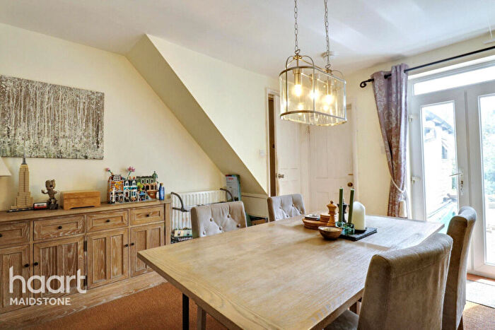 3 Bedroom Semi-Detached House For Sale In Prospect Place, Maidstone, ME16