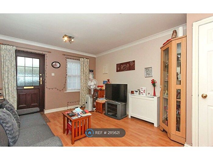 1 Bedroom Flat To Rent In East Street, Sittingbourne, ME10