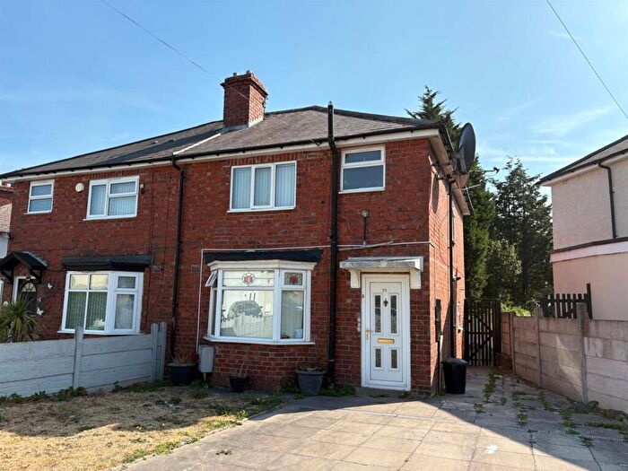 3 Bedroom Semi-Detached House To Rent In Princes Road, Tividale, Oldbury, B69