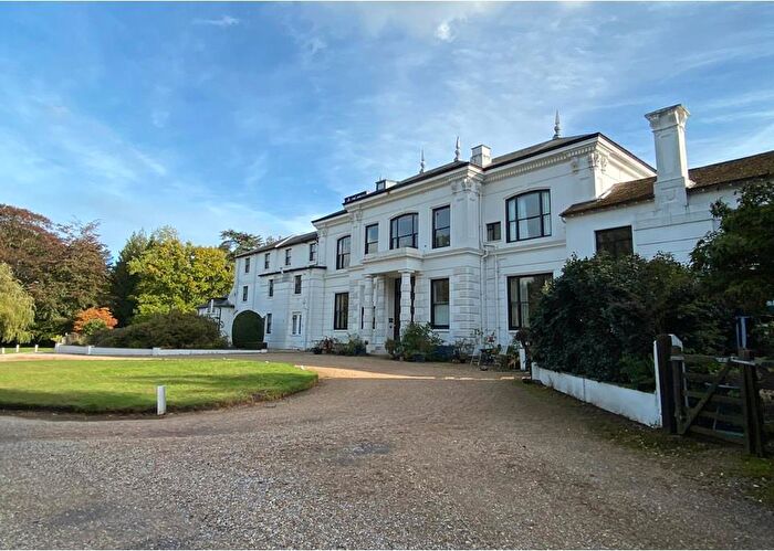 Apartment To Rent In Wokingham Road, Crowthorne, RG45