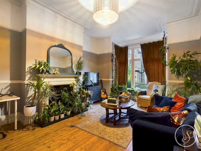 1 Bedroom Flat To Rent In Ingledew Crescent, Roundhay, Leeds, LS8