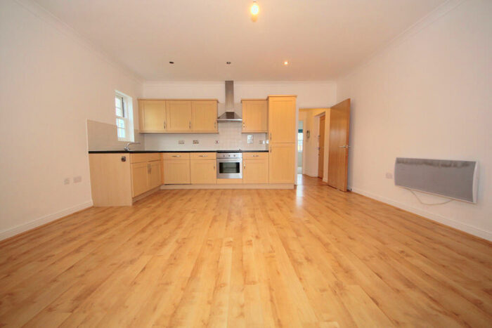 2 Bedroom Flat To Rent In Blackwell Close, Winchmore Hill, N21