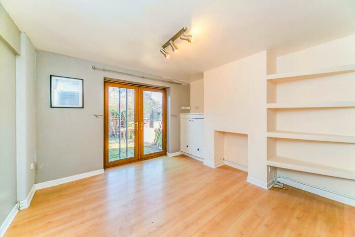 3 Bedroom Terraced House To Rent In Elgar Road, Reading, RG2