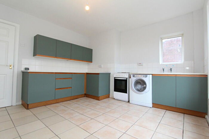 2 Bedroom Flat To Rent In Hill Top, Bolsover, Chesterfield, S44