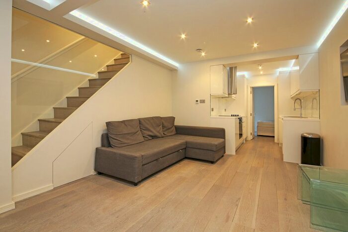 3 Bedroom Flat To Rent In Englewood Road, Clapham South, SW12