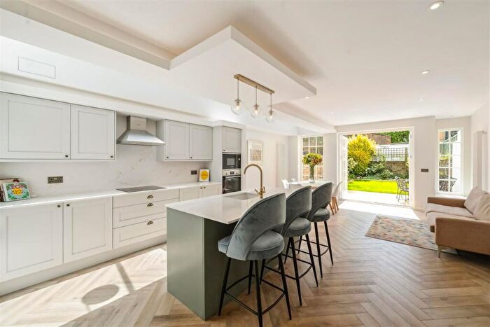 3 Bedroom Terraced House To Rent In Oxford Gardens, W10