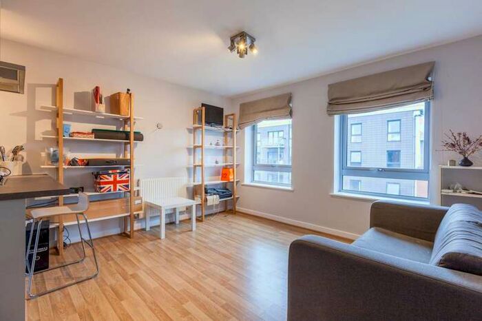 1 Bedroom Flat To Rent In Ordell Road, Bow, E3
