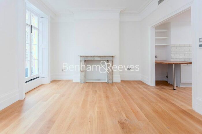 3 Bedroom Flat To Rent In Gloucester Road, Kensington, SW7