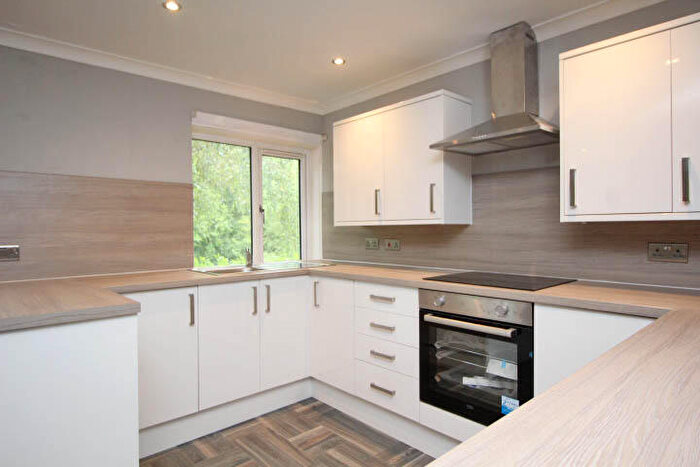 2 Bedroom Flat To Rent In Norwood Park, Bearsden, G61