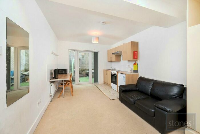 Apartment To Rent In Fellows Road, London, NW3