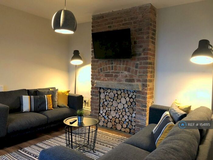 6 Bedroom Semi-Detached House To Rent In Crookesmoor Road, Sheffield, S6