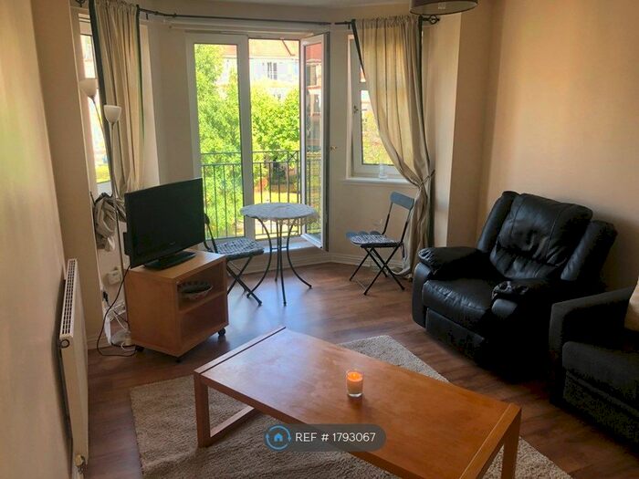 2 Bedroom Flat To Rent In Sinclair Place, Edinburgh, EH11