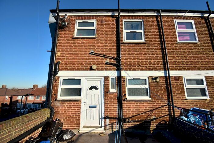 3 Bedroom Flat To Rent In Beaconsfield Parade, Mottingham, London, SE9