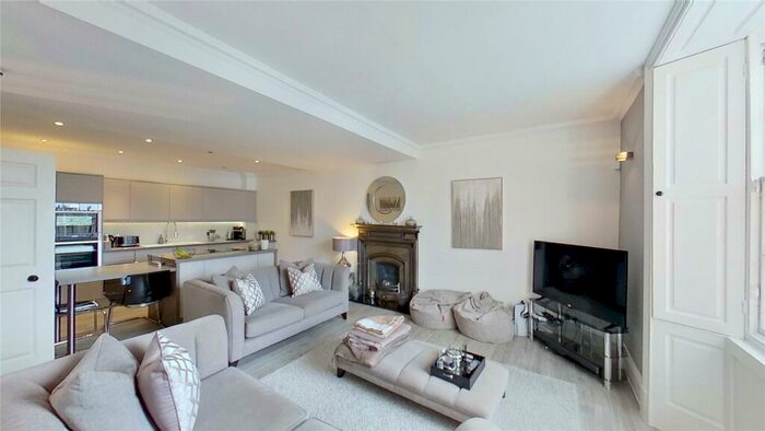 3 Bedroom Flat To Rent In North Castle Street, Edinburgh, EH2