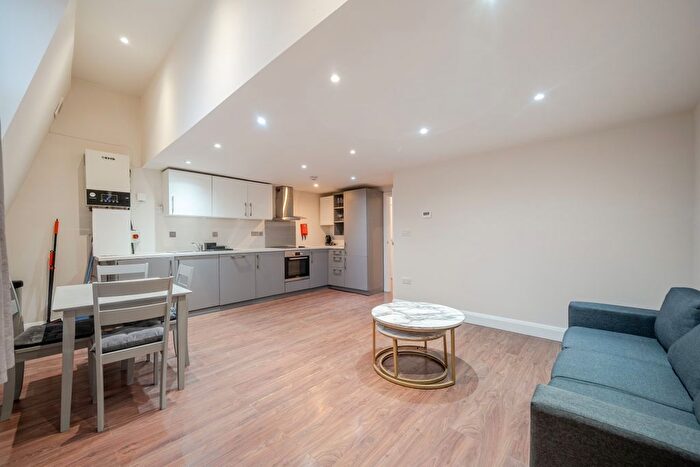 2 Bedroom Flat To Rent In The Cut, Borough, SE1