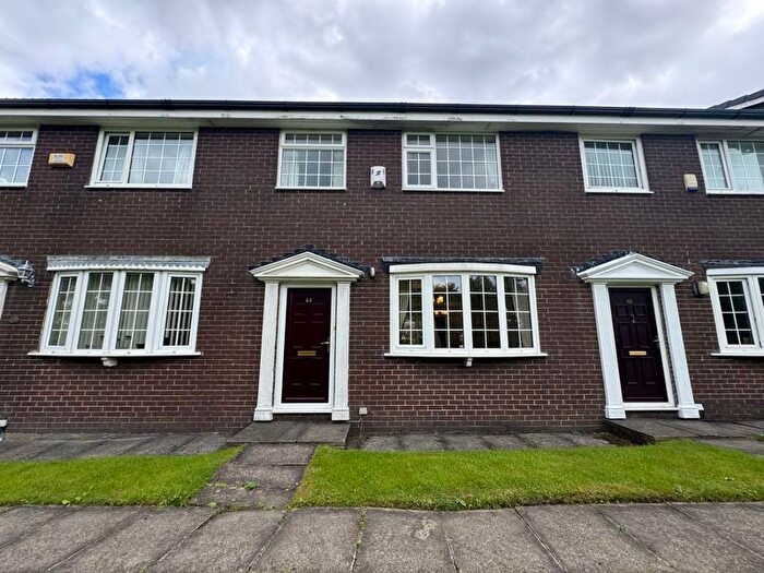 3 Bedroom Mews To Rent In Millstone Road, Bolton, BL1