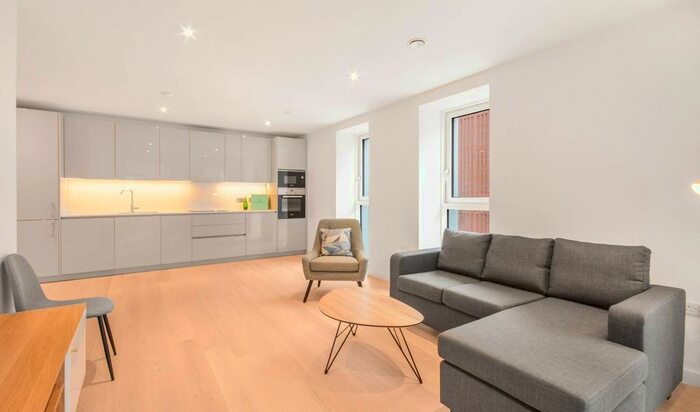 2 Bedroom Flat To Rent In Deacon Street, Elephant And Castle, London, SE17