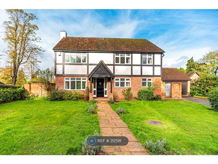 5 Bedroom Detached House To Rent In Cedar Close, Esher, KT10