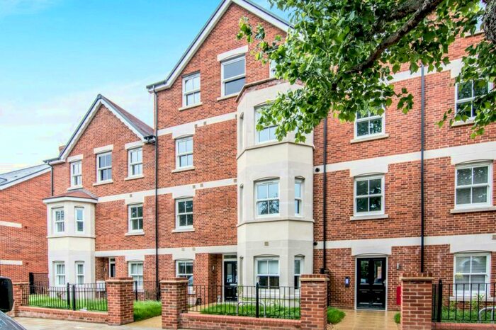 1 Bedroom Apartment To Rent In Pembroke Court, Warwick Avenue, MK40