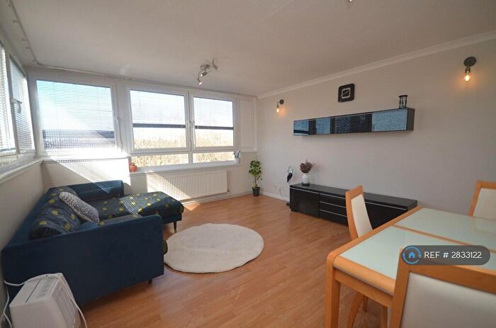 2 Bedroom Flat To Rent In Compton House, Clapjam, SW11