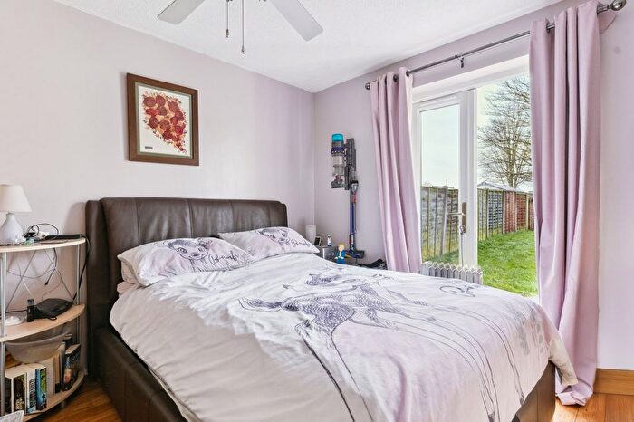 2 Bedroom Flat For Sale In Old Hale Way, Hitchin, SG5