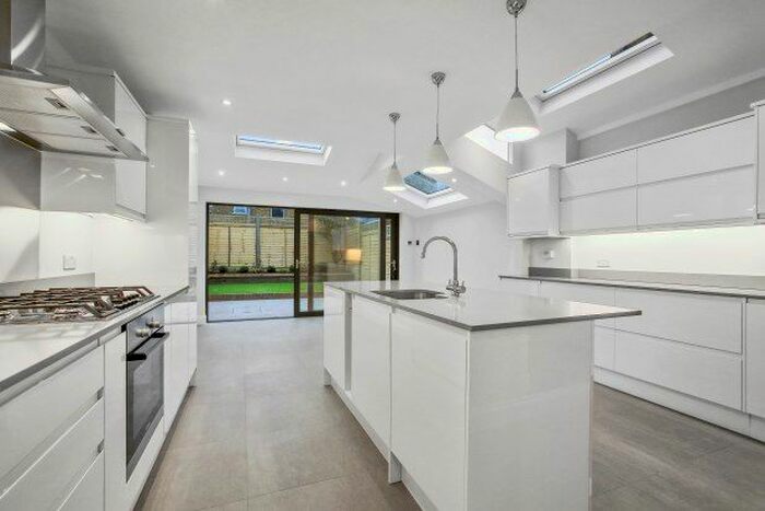4 Bedroom Property To Rent In Glebe Street, London, W4