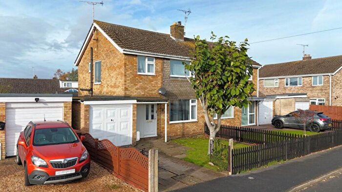 3 Bedroom Semi Detached House For Sale In Woburn Drive, Thorney, Peterborough, PE6