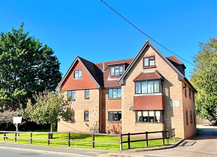 2 Bedroom Flat For Sale In Freshwater, Isle Of Wight, PO40