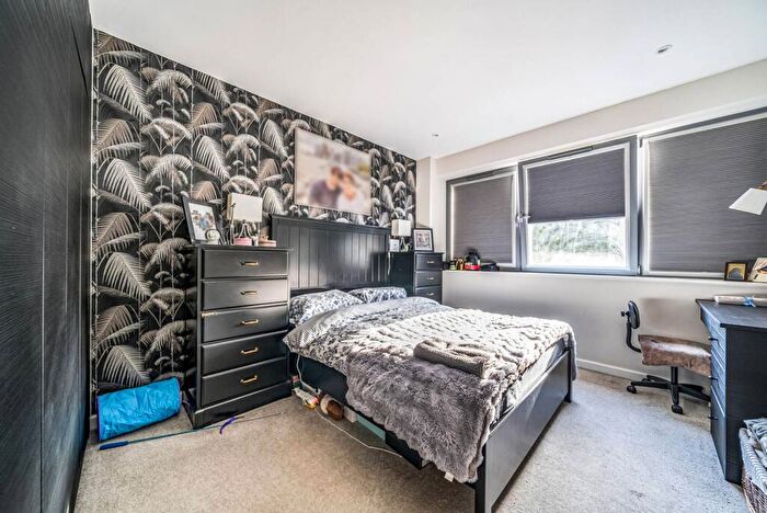 2 Bedroom Flat For Sale In Station Road, New Barnet, Barnet, EN5