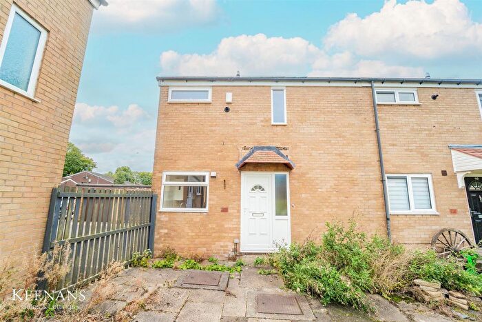 2 Bedroom End Of Terrace House To Rent In Meadow View, Cutgate, Rochdale, OL12