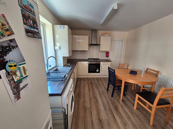 2 Bedroom Flat To Rent In Stanhope Gardens, N4