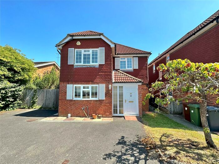 4 Bedroom Detached House To Rent In Badgers Close, Borehamwood, Hertfordshire, WD6