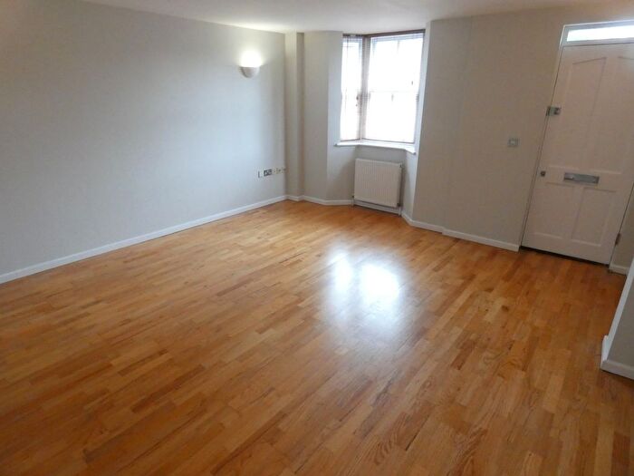 3 Bedroom Flat To Rent In Grove Road, London, E3