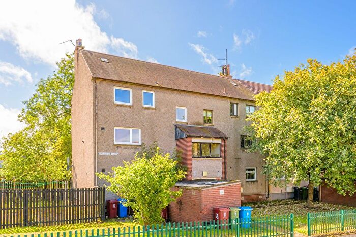 3 Bedroom Flat For Sale In Bulloch Crescent, Denny, FK6