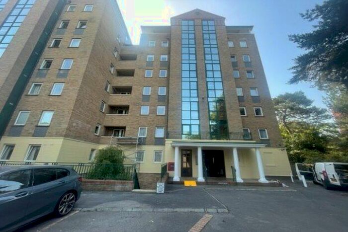 3 Bedroom Flat To Rent In Keverstone Court, Bournemouth, BH1