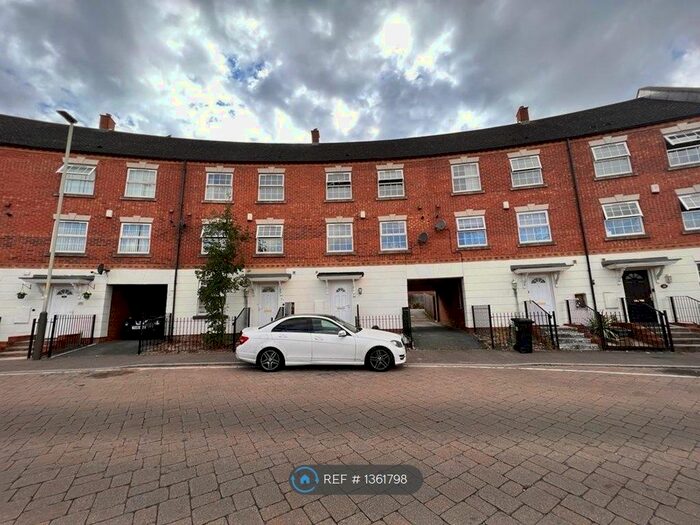 4 Bedroom Terraced House To Rent In Hamilton Circle, Hamilton, Leicester, LE5